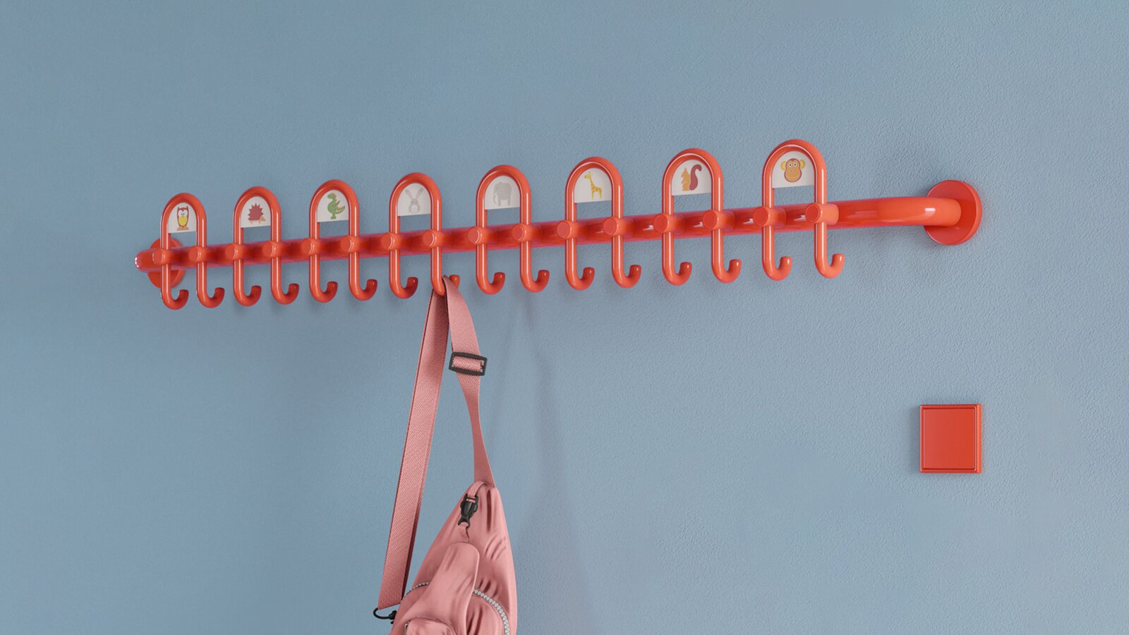 HEWI kapstok en beslag voor kinderen Kleurrijke kleuterschool uitgerust met inrichting en garderobe in de kleur oranje