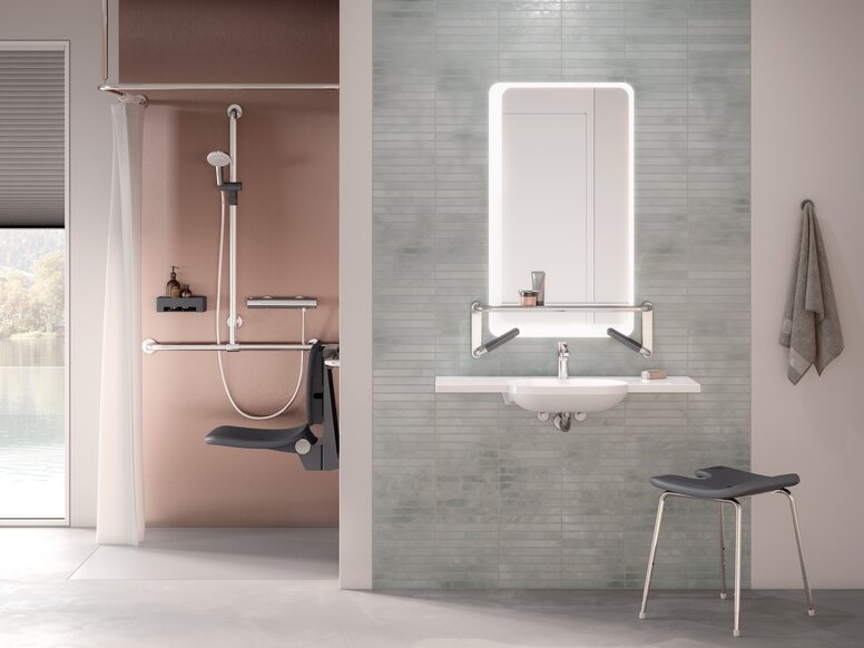 HEWI liftsysteem antraciet Barrièrevrije zorgbadkamer met wastafel en doucheruimte