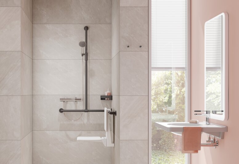 HEWI shower and washbasin area Shower and washbasin area
