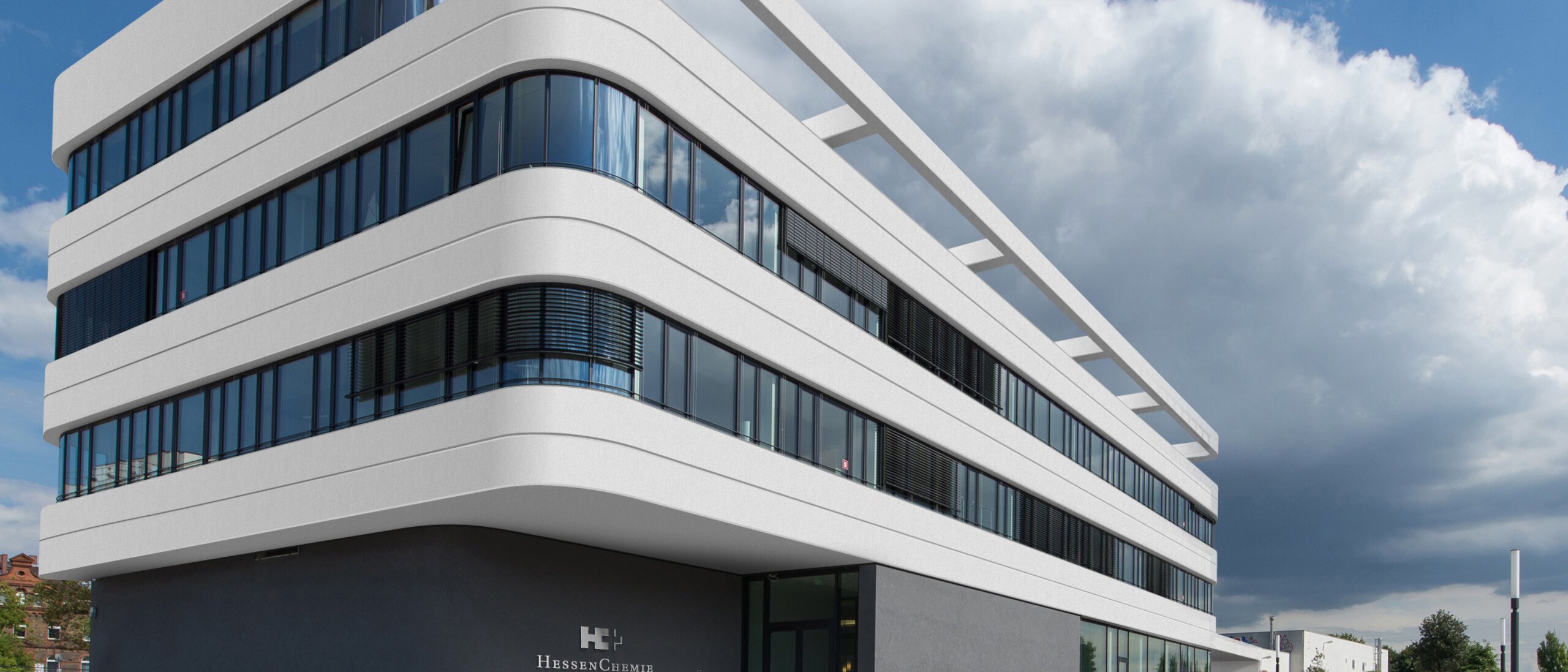 HessenChemie Campus in Wiesbaden van buitenaf